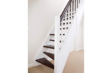 Helytakarékos fából készült lépcső fa tartószerkezettel